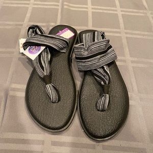 Sanuk yoga sling sandals